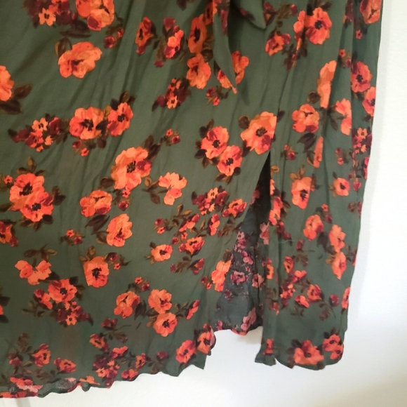 NWT Women's Time and Tru Ruffle Neck Floral Dress - Picture 4 of 8